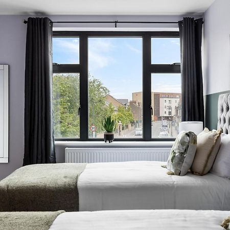 Stylish & Spacious 3 Bed Apartment With Fast Wifi, Close To Tube & Wembly لندن المظهر الخارجي الصورة
