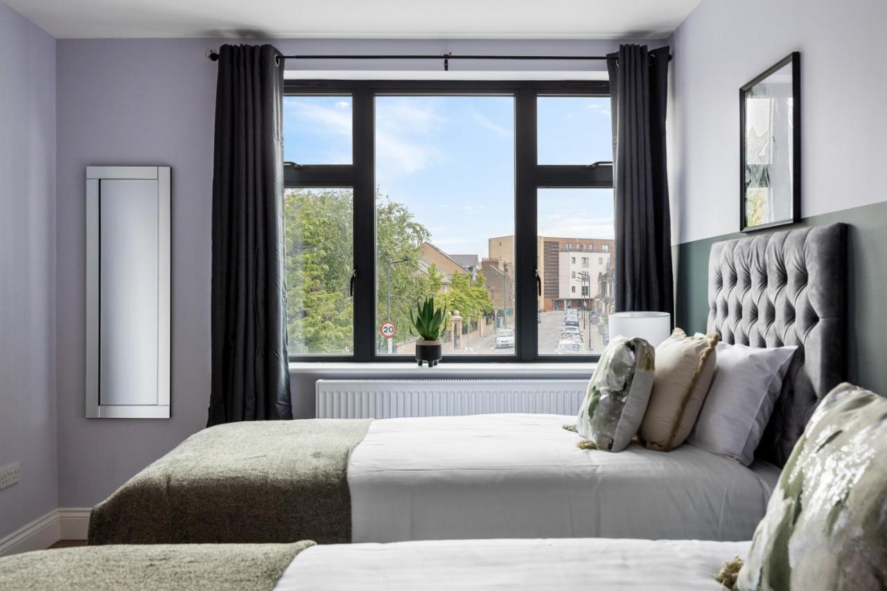 Stylish & Spacious 3 Bed Apartment With Fast Wifi, Close To Tube & Wembly لندن المظهر الخارجي الصورة