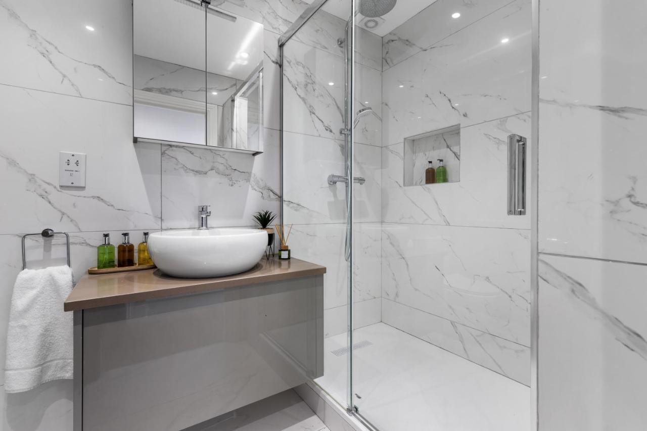 Stylish & Spacious 3 Bed Apartment With Fast Wifi, Close To Tube & Wembly لندن المظهر الخارجي الصورة