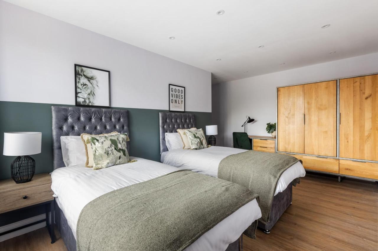 Stylish & Spacious 3 Bed Apartment With Fast Wifi, Close To Tube & Wembly لندن المظهر الخارجي الصورة