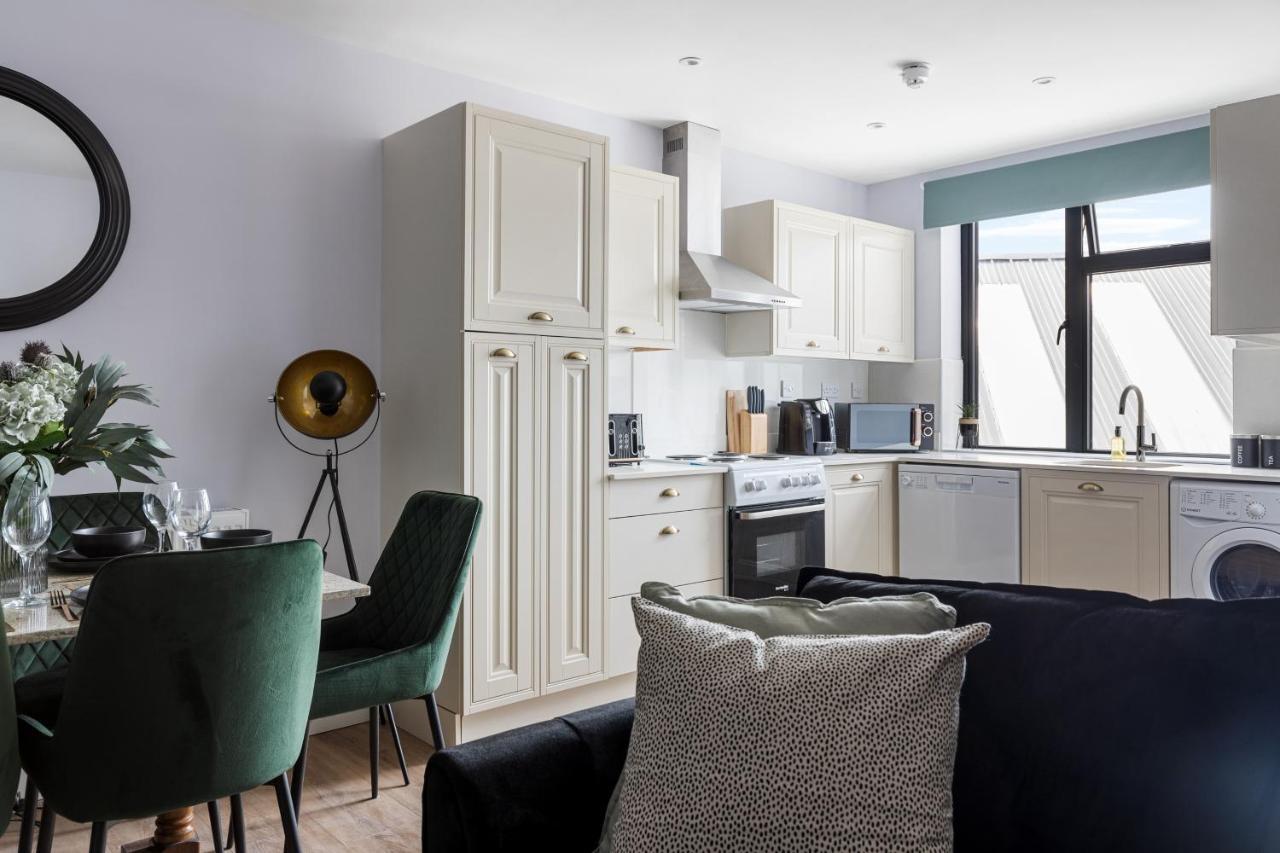Stylish & Spacious 3 Bed Apartment With Fast Wifi, Close To Tube & Wembly لندن المظهر الخارجي الصورة